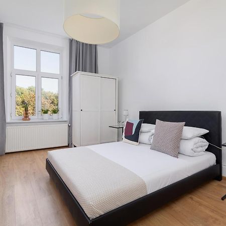 1-Bedroom Apartment - Dluga 65 Street クラクフ エクステリア 写真